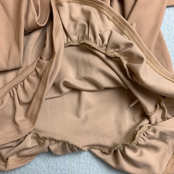 NWOT Boohoo crepe tie waist ruffle hem dress - Picture 5 of 5